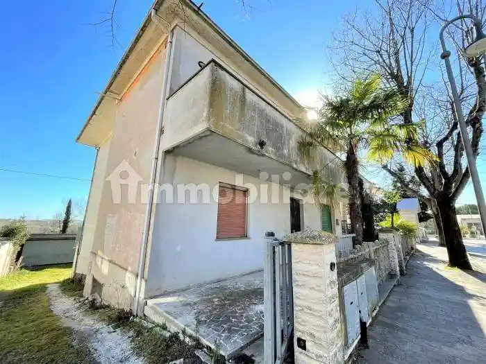 Casa indipendente in vendita a Trecastelli