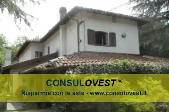 Villa in vendita a Angera