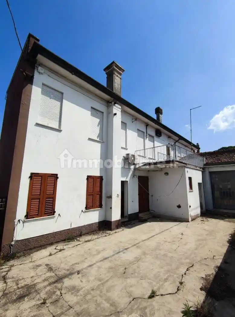 Palazzo - Edificio in vendita a Adria