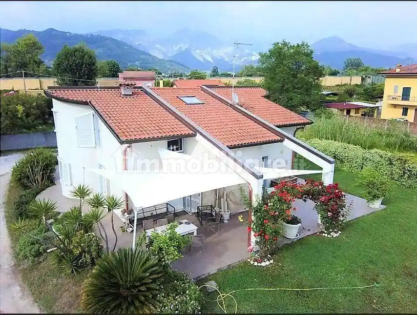 Villa in vendita a Carrara