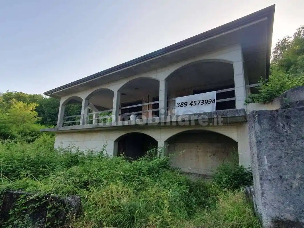 Villa in vendita a Carrara