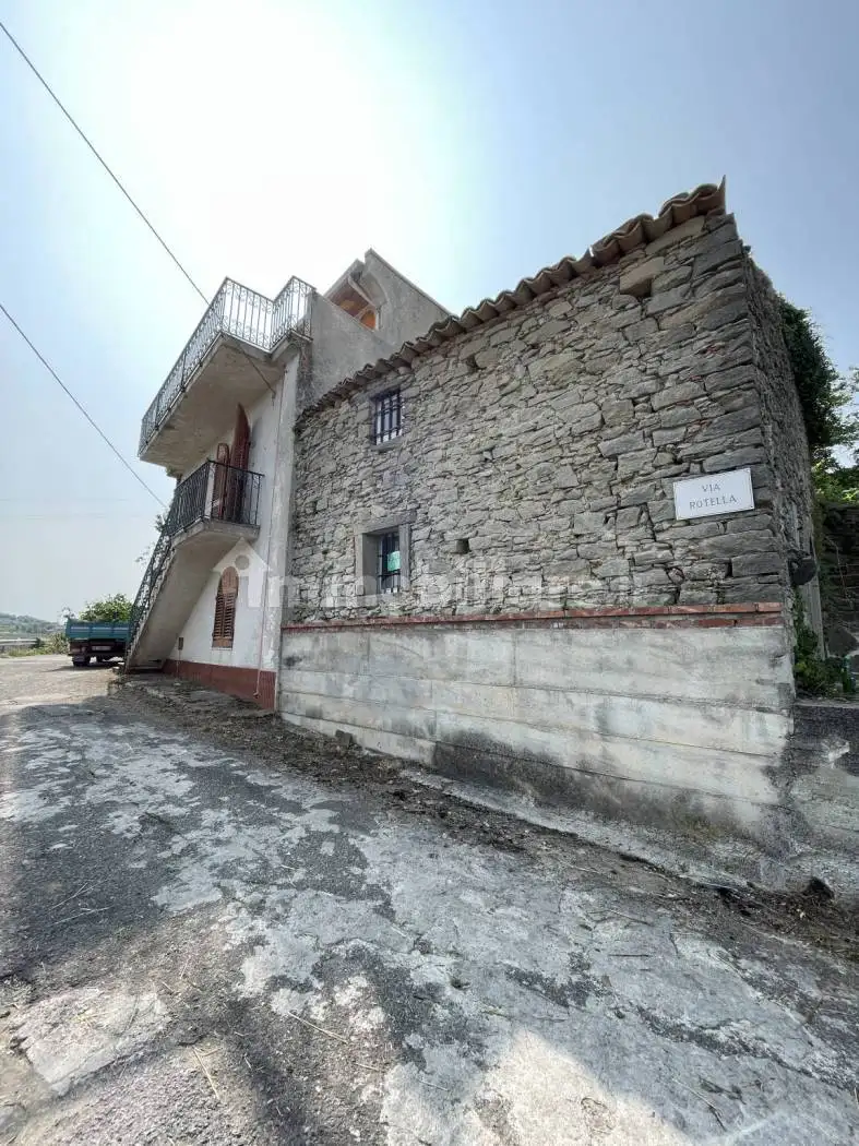 Villa in vendita a Basicò