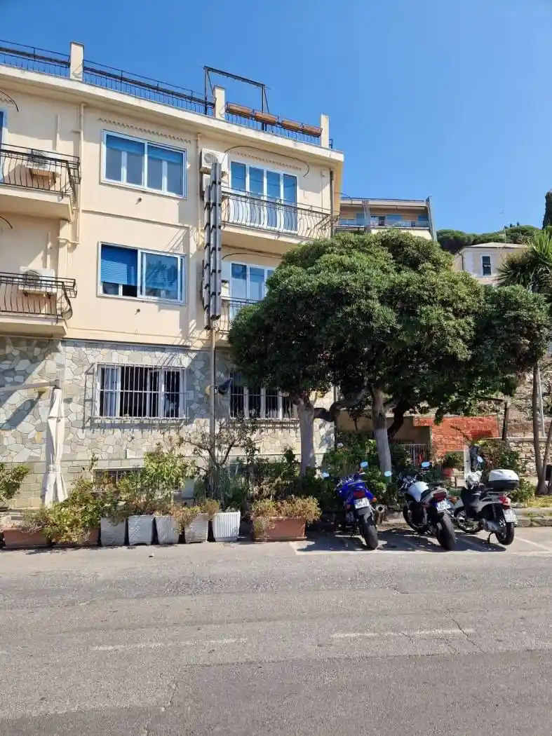 Palazzo - Edificio in vendita a Imperia