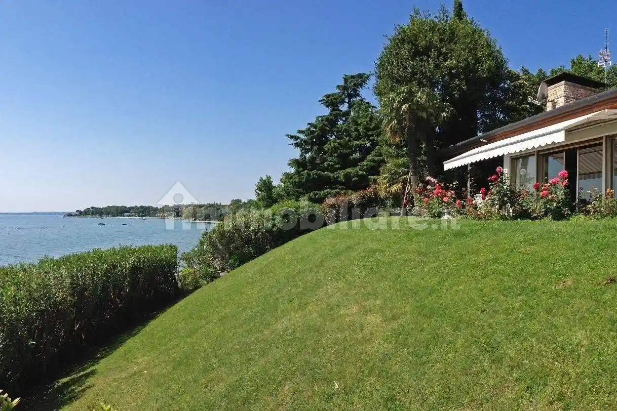 Villa in vendita a Manerba del Garda
