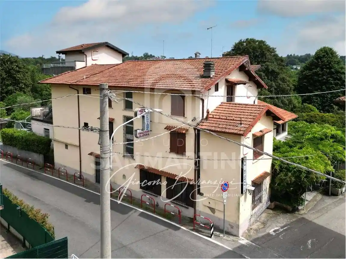 Palazzo - Edificio in vendita a Leggiuno