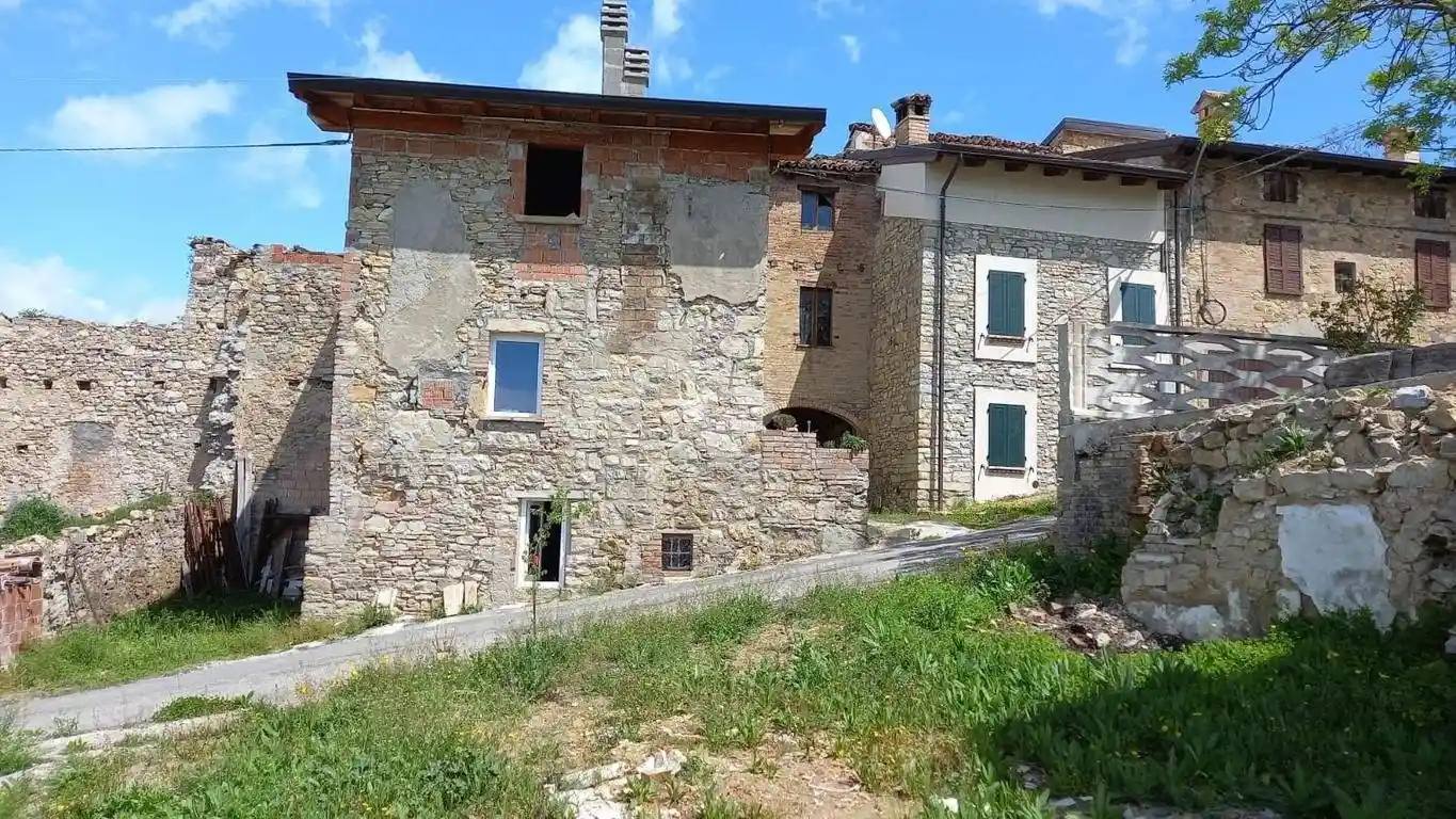 Casa indipendente in vendita a Vernasca