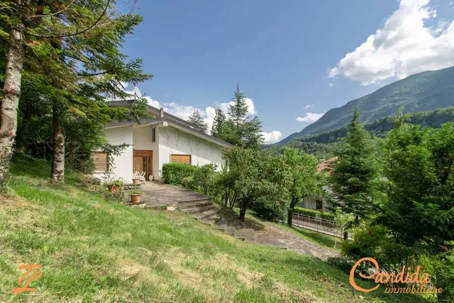 Villa in vendita a Cavazzo Carnico