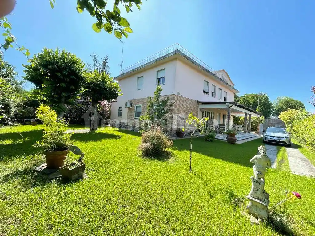 Villa in vendita a Forte dei Marmi