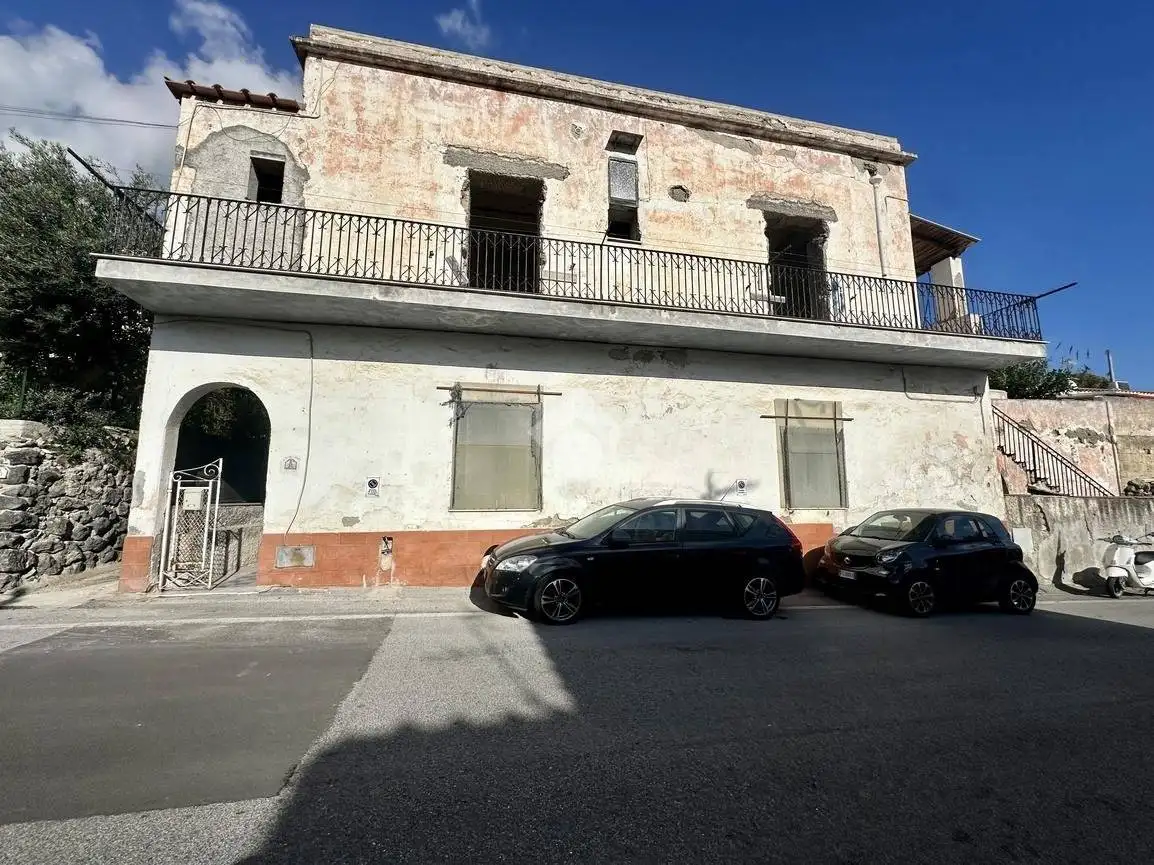 Palazzo - Edificio in vendita a Barano d'Ischia
