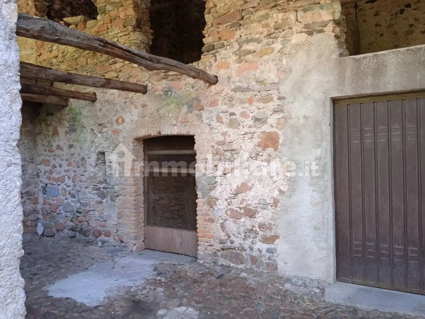 Rustico - Casale in vendita a Brinzio