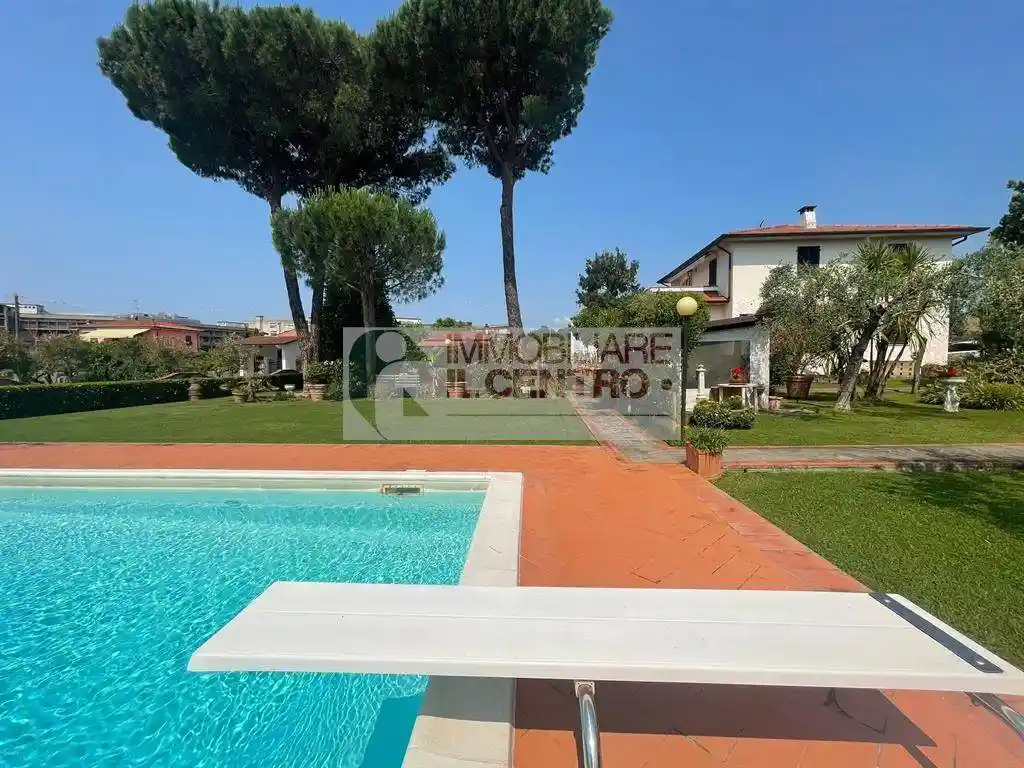 Villa in vendita a Sarzana