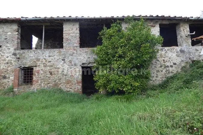 Rustico - Casale in vendita a Lucca
