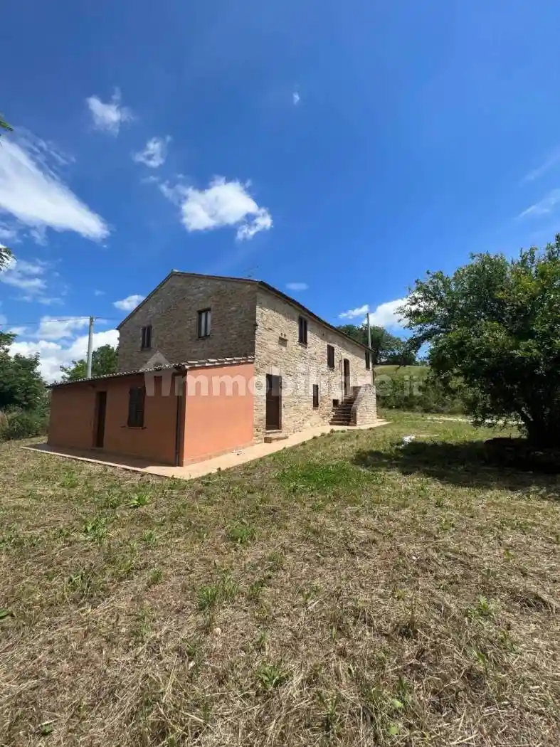 Casa indipendente in affitto a Monteleone di Fermo