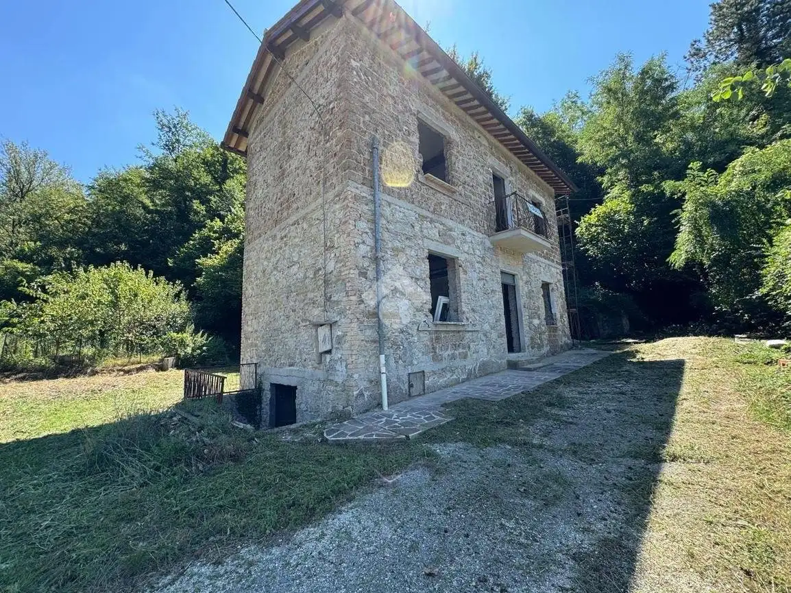 Casa indipendente in vendita a Valtopina