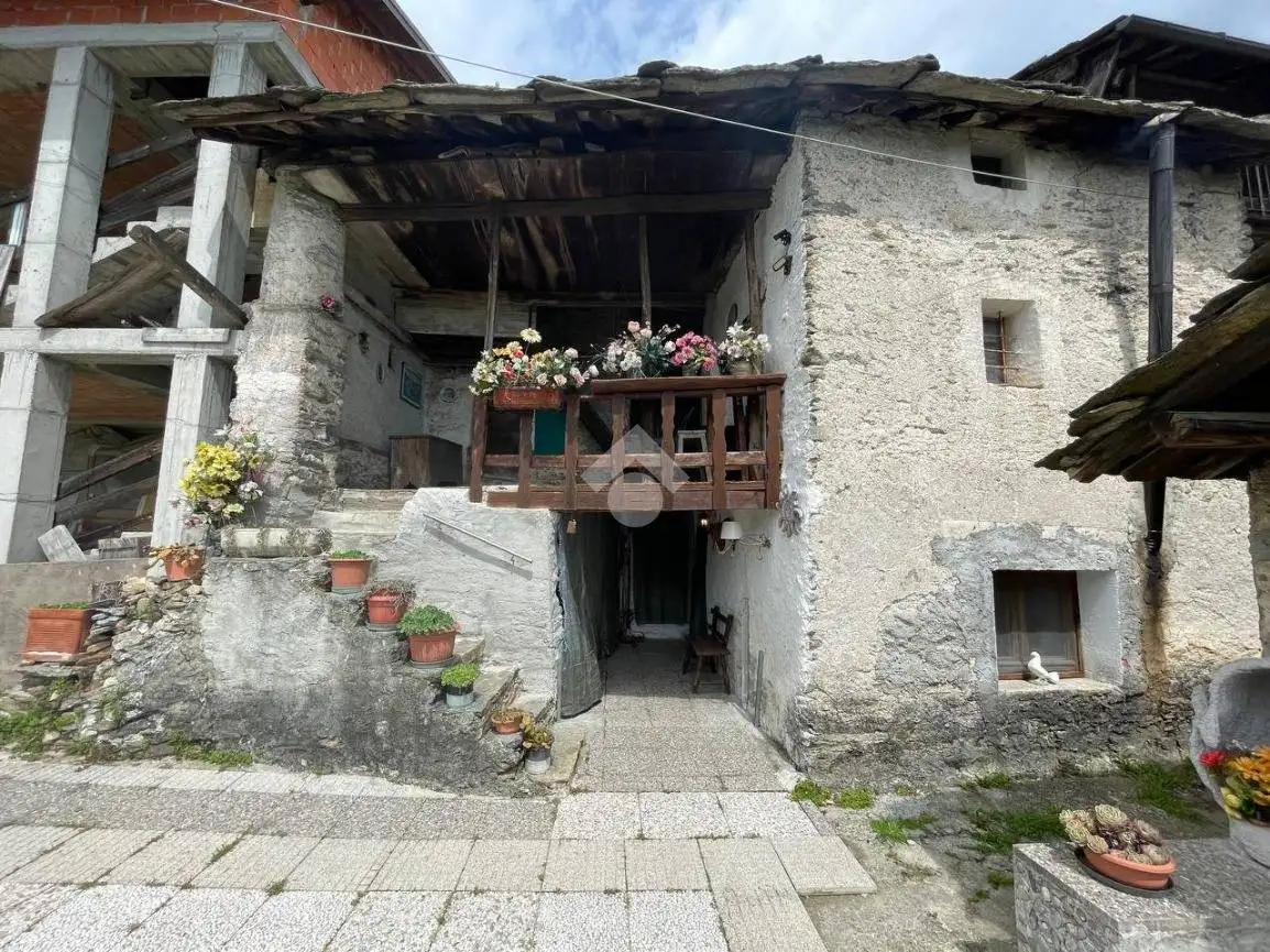 Casa indipendente in vendita a Valchiusa