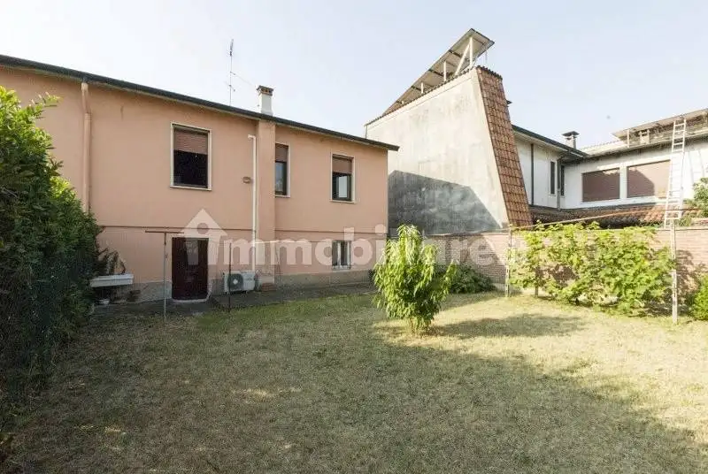 Villa in vendita a Livraga