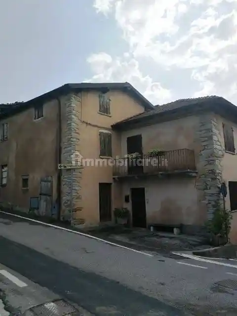 Casa indipendente in vendita a Caprino Bergamasco