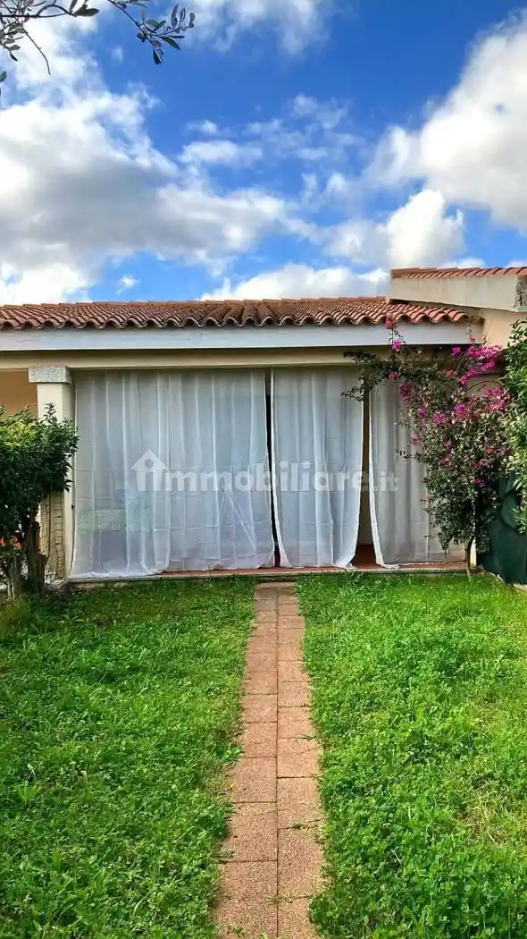 Casa indipendente in affitto a San Teodoro