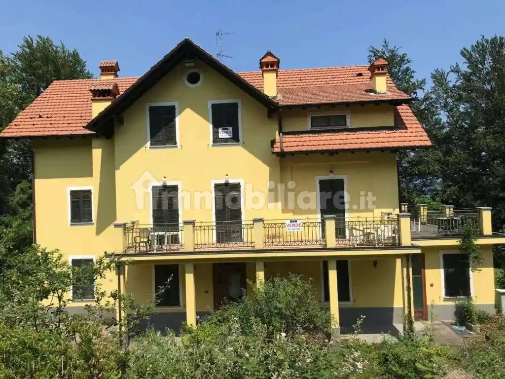 Palazzo - Edificio in vendita a Gignese