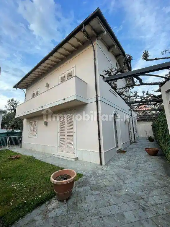 Villa in vendita a Forte dei Marmi