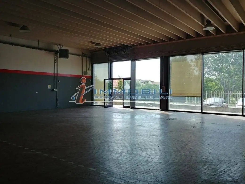 Palazzo - Edificio in Affitto - foto 2