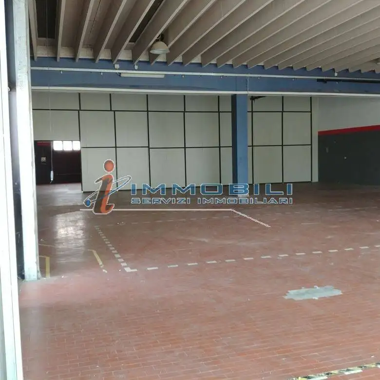 Palazzo - Edificio in Affitto - foto 4