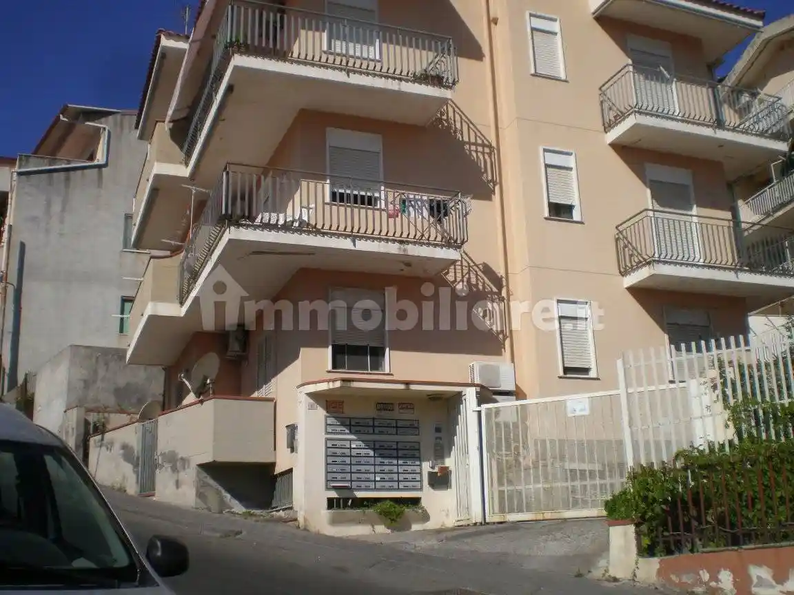 Appartamento in affitto a Giardini-Naxos