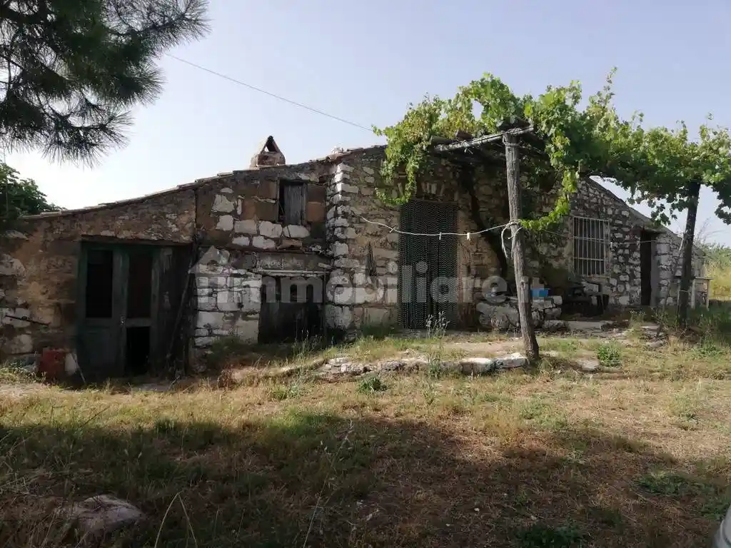 Rustico - Casale in vendita a Liberi