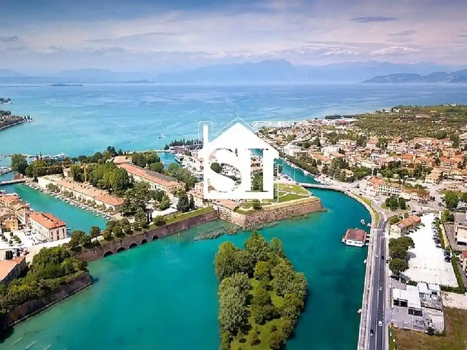 Villa in vendita a Peschiera del Garda