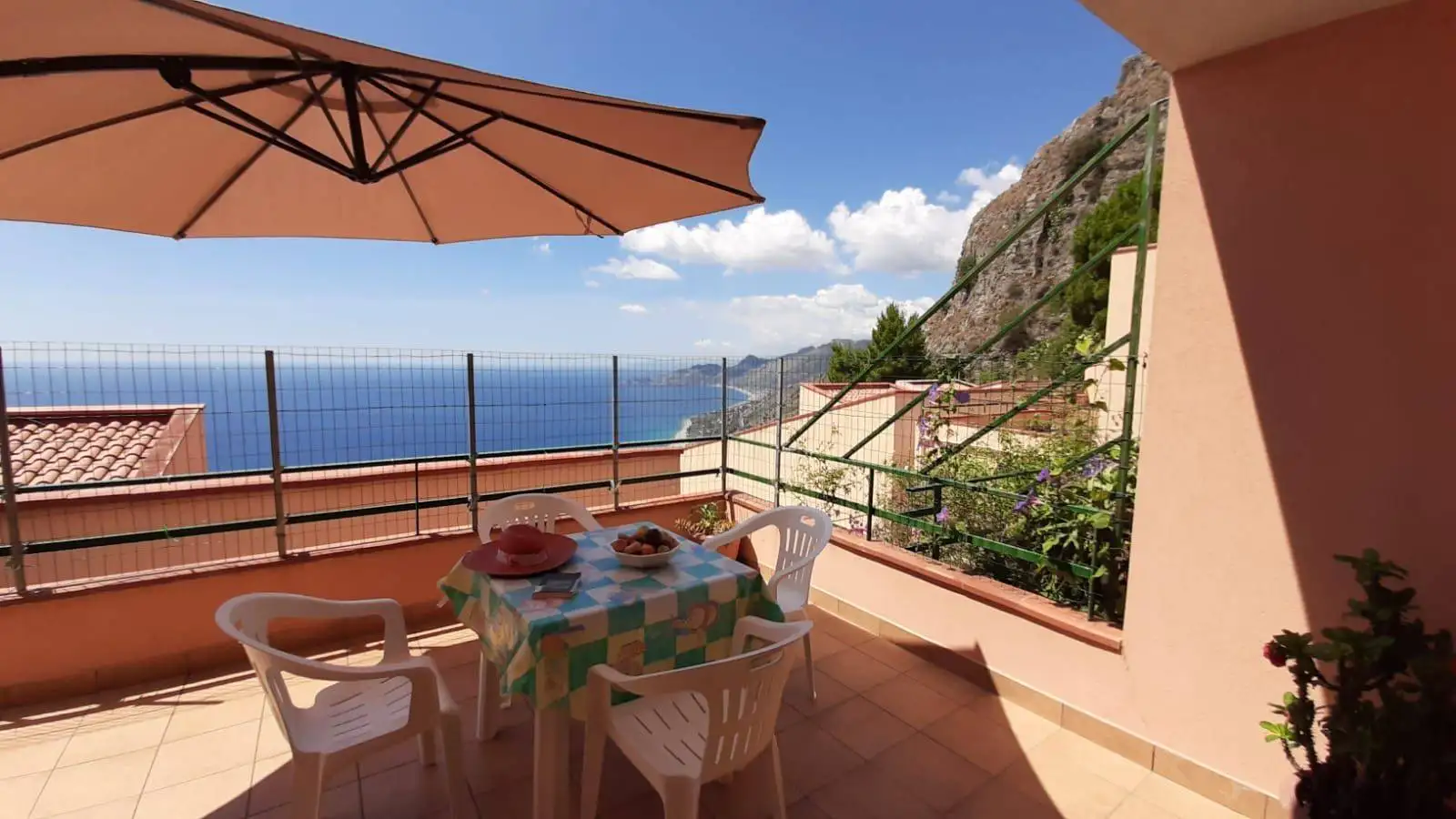 Appartamento in vendita a Forza d'Agrò