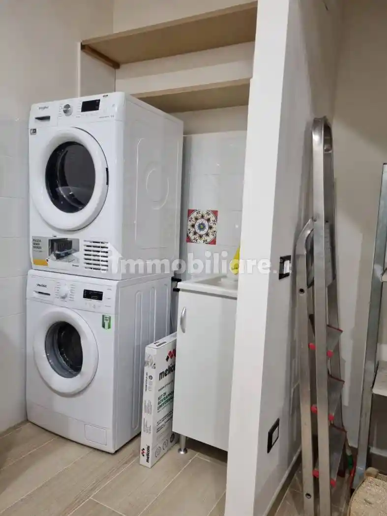 Palazzo - Edificio in Affitto - foto 2