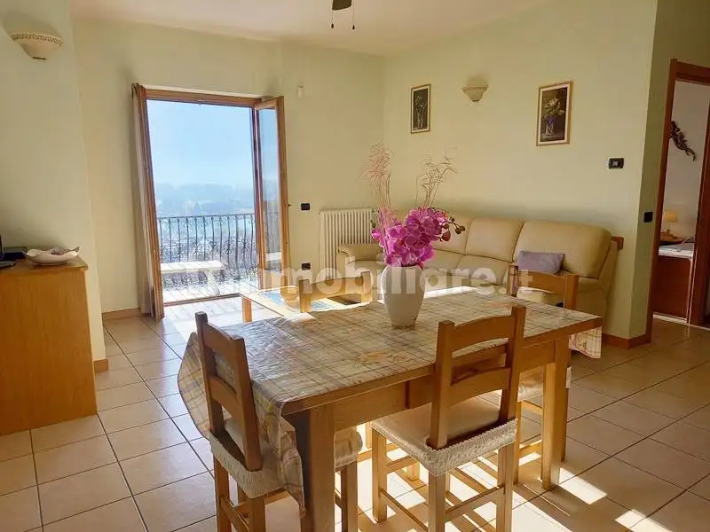 Appartamento in affitto a Sorico