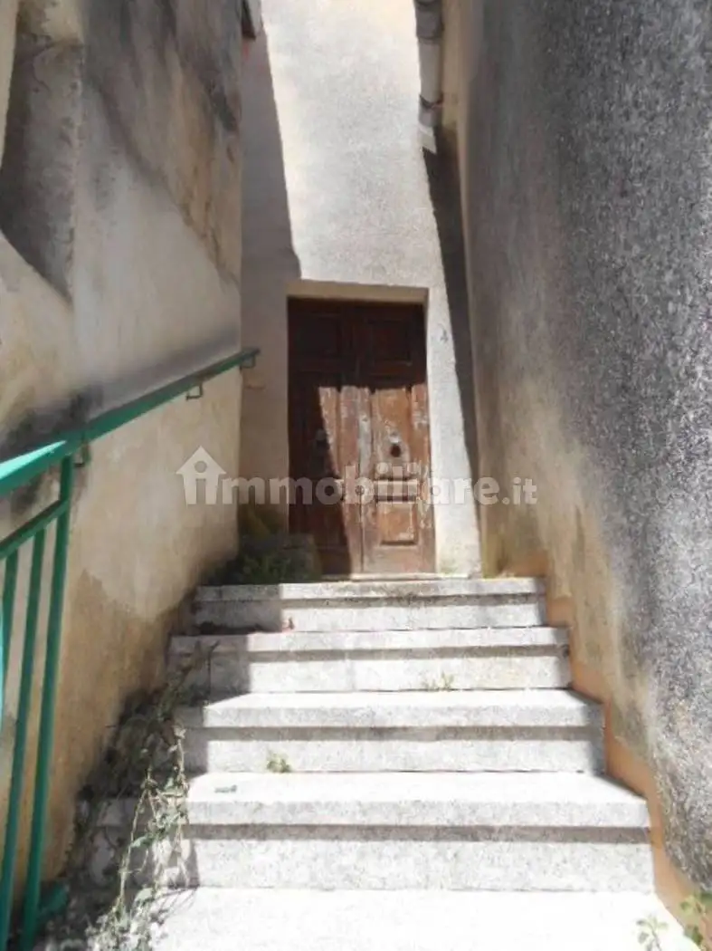 Villa in vendita a Lustra