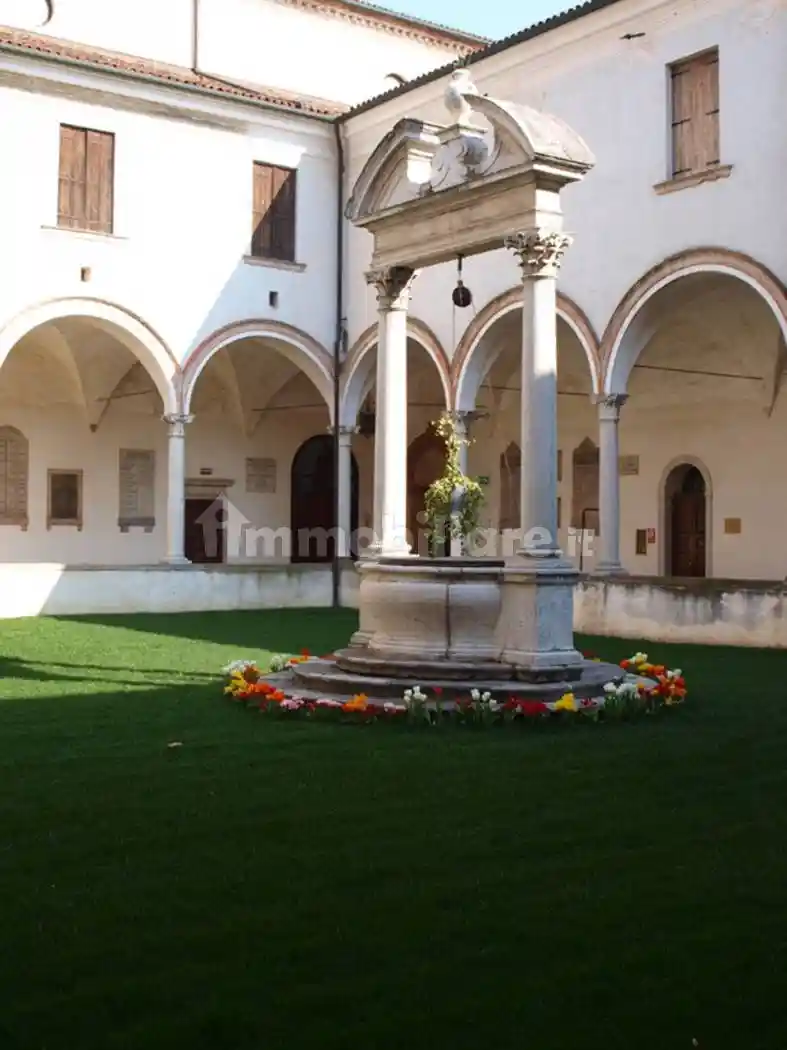 Palazzo - Edificio in vendita a Padova