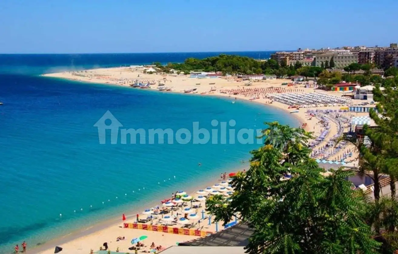 Appartamento in affitto a Soverato