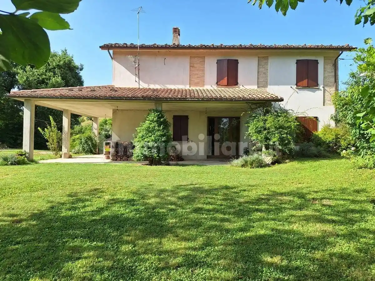 Casa indipendente in vendita a San Severino Marche