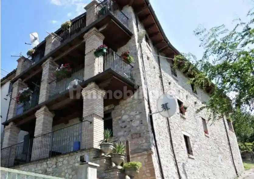 Palazzo - Edificio in vendita a Isola del Gran Sasso d'Italia