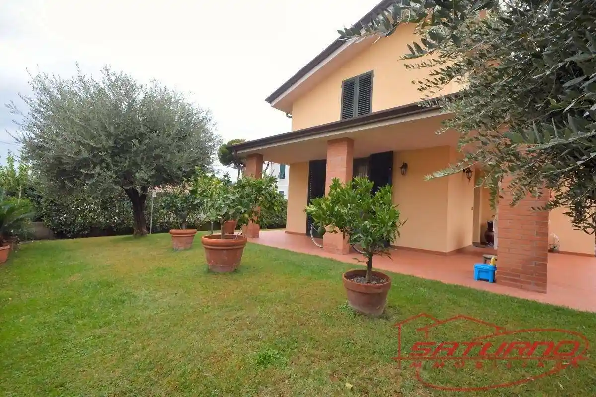 Villa in vendita a Lucca