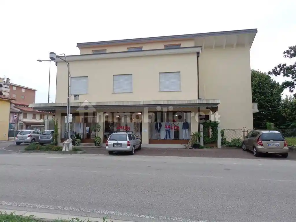 Palazzo - Edificio in vendita a Pasiano di Pordenone