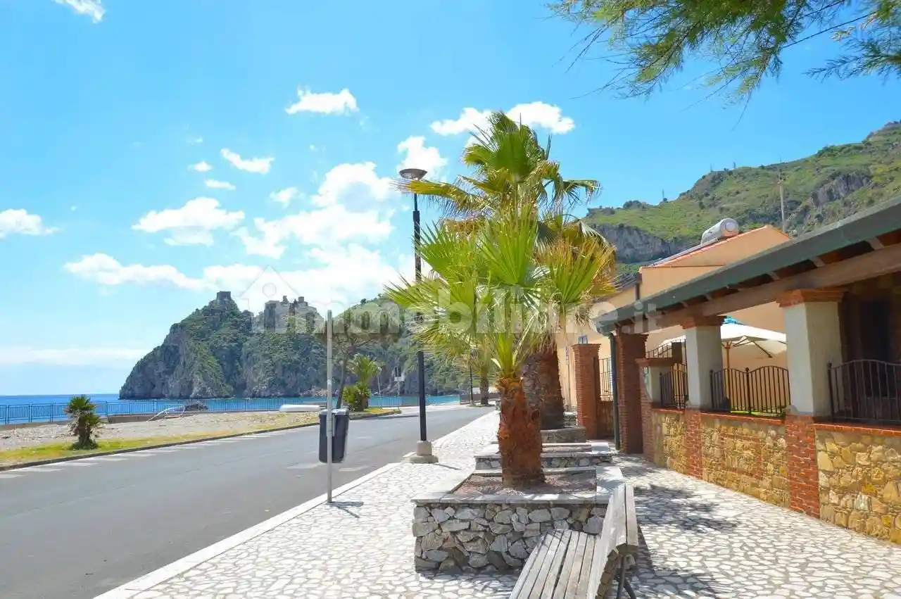 Villa in vendita a Sant'Alessio Siculo