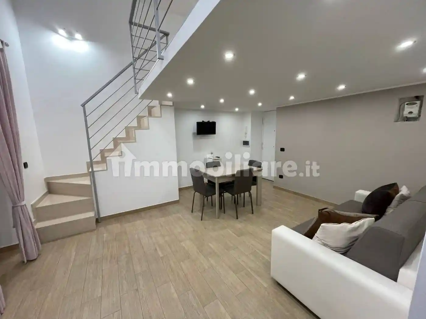 Bilocale piazza Carlo III 4, Arenaccia, Napoli - foto 3