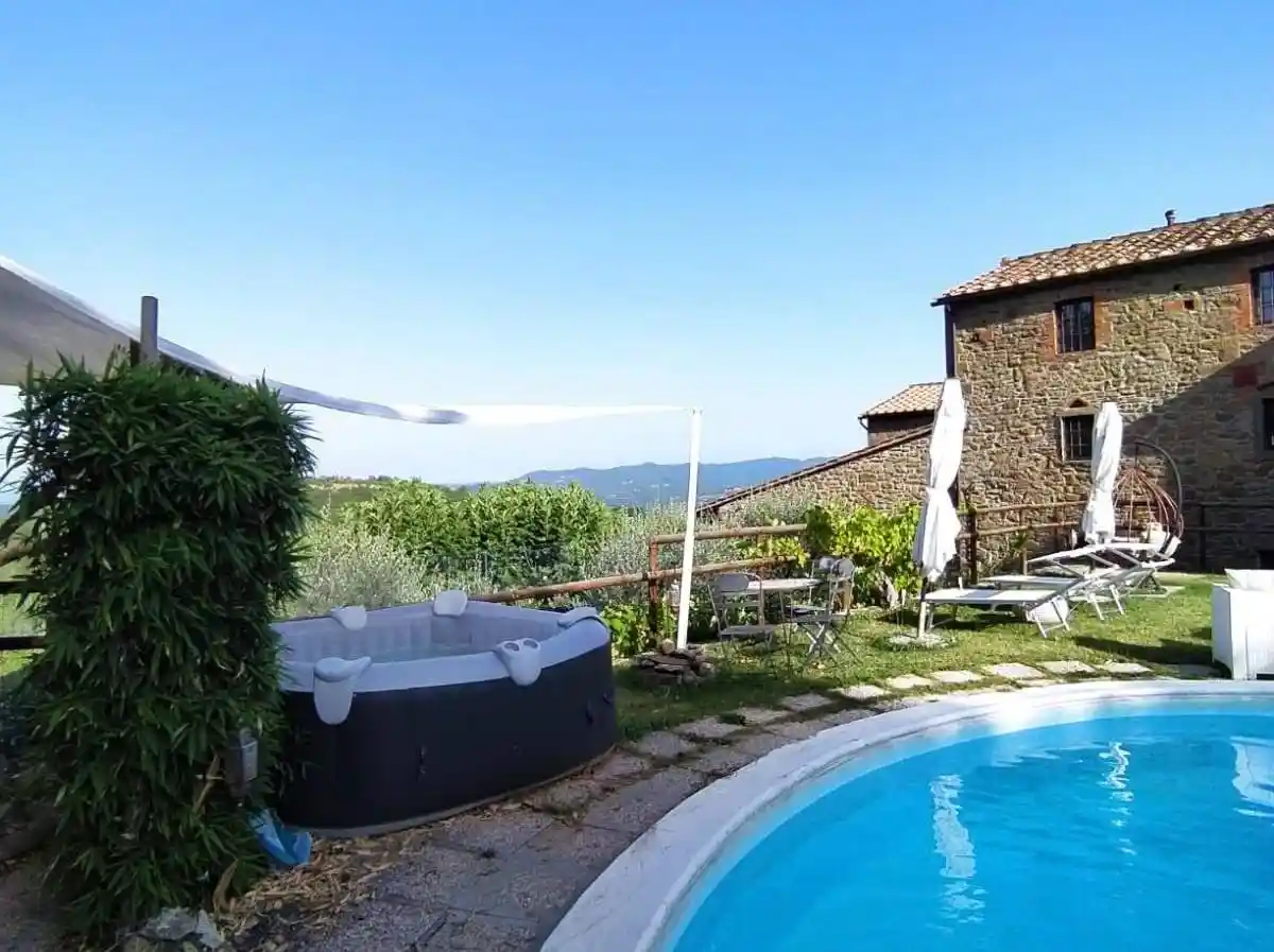 Casa indipendente in vendita a Bucine