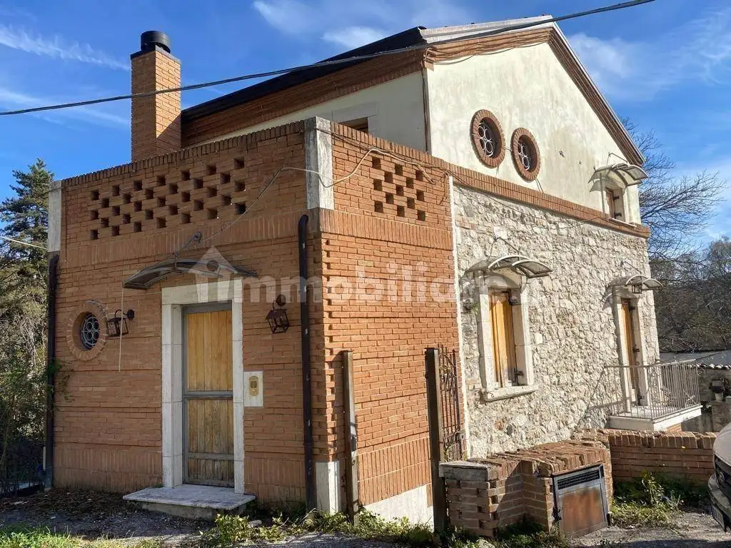 Villa in vendita a Castel di Sangro