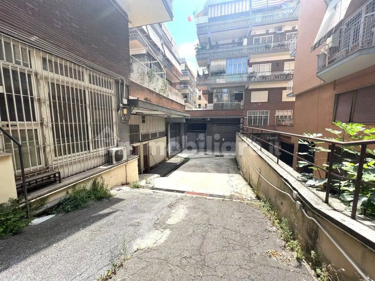 Palazzo - Edificio in vendita a Roma