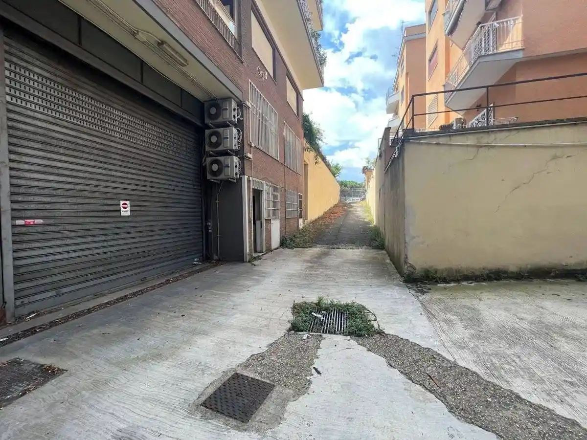 Palazzo - Edificio via Rocca di Papa 21, Colli Albani, Roma - foto 3