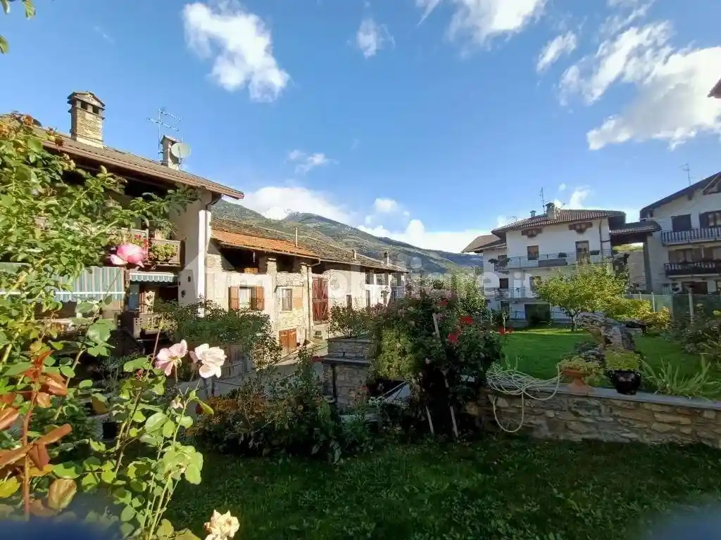 Casa indipendente in vendita a Aymavilles