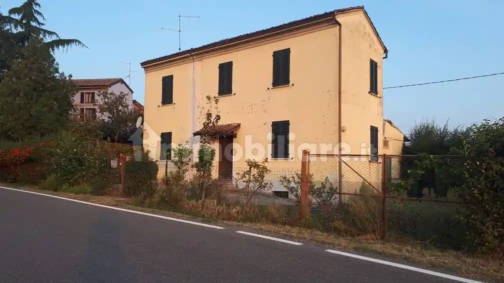 Rustico - Casale in vendita a Ziano Piacentino