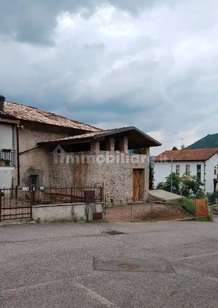 Casa indipendente in vendita a Premolo