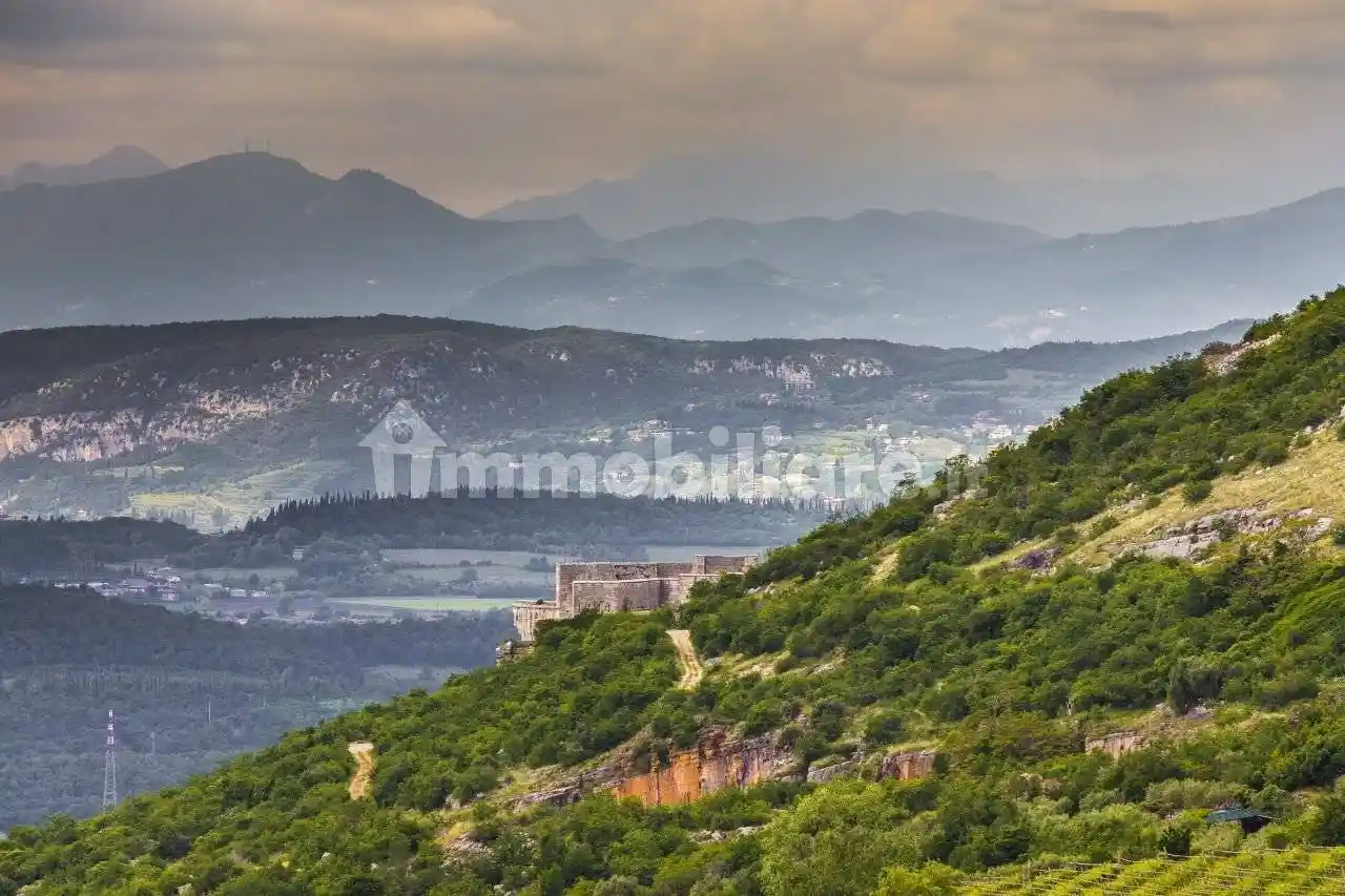 Rustico - Casale in vendita a Sant'Ambrogio di Valpolicella