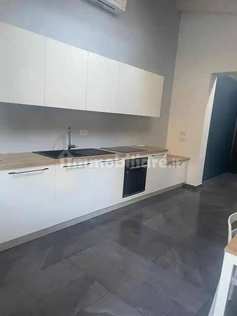 Palazzo - Edificio in Affitto - foto 2